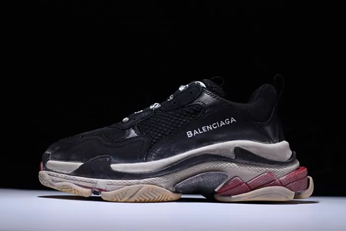 BALENCIAGA TRIPLE S W06E1-1000