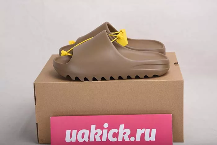 ADIDAS YEEZY SLIDE  FV8425