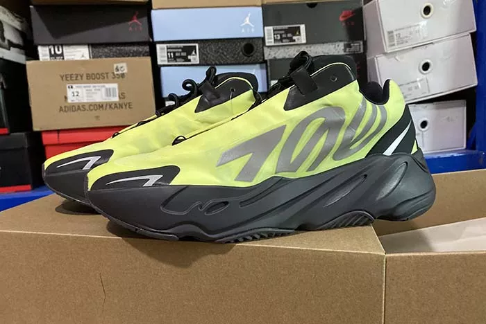 Yeezy Boost 700 MNVN ” FY3727