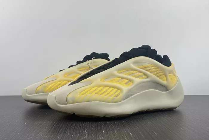 adidas Yeezy 700 V3 Mono Safflower HP5425