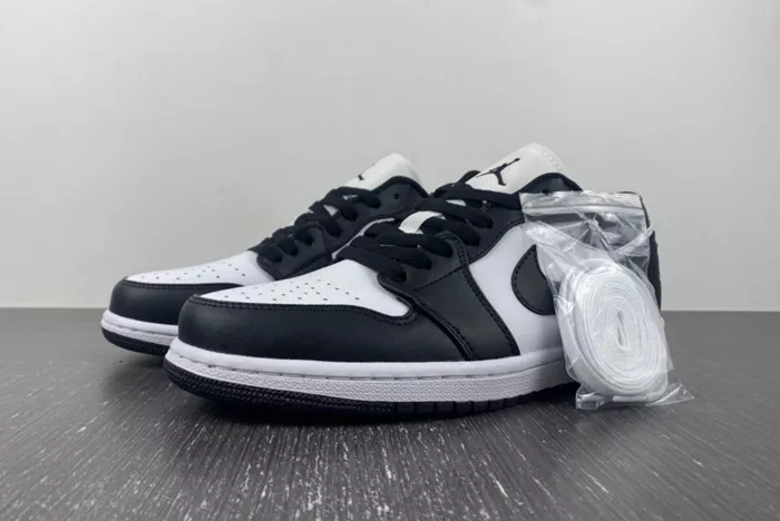 Air Jordan 1 Low “Panda”  DC0774 101